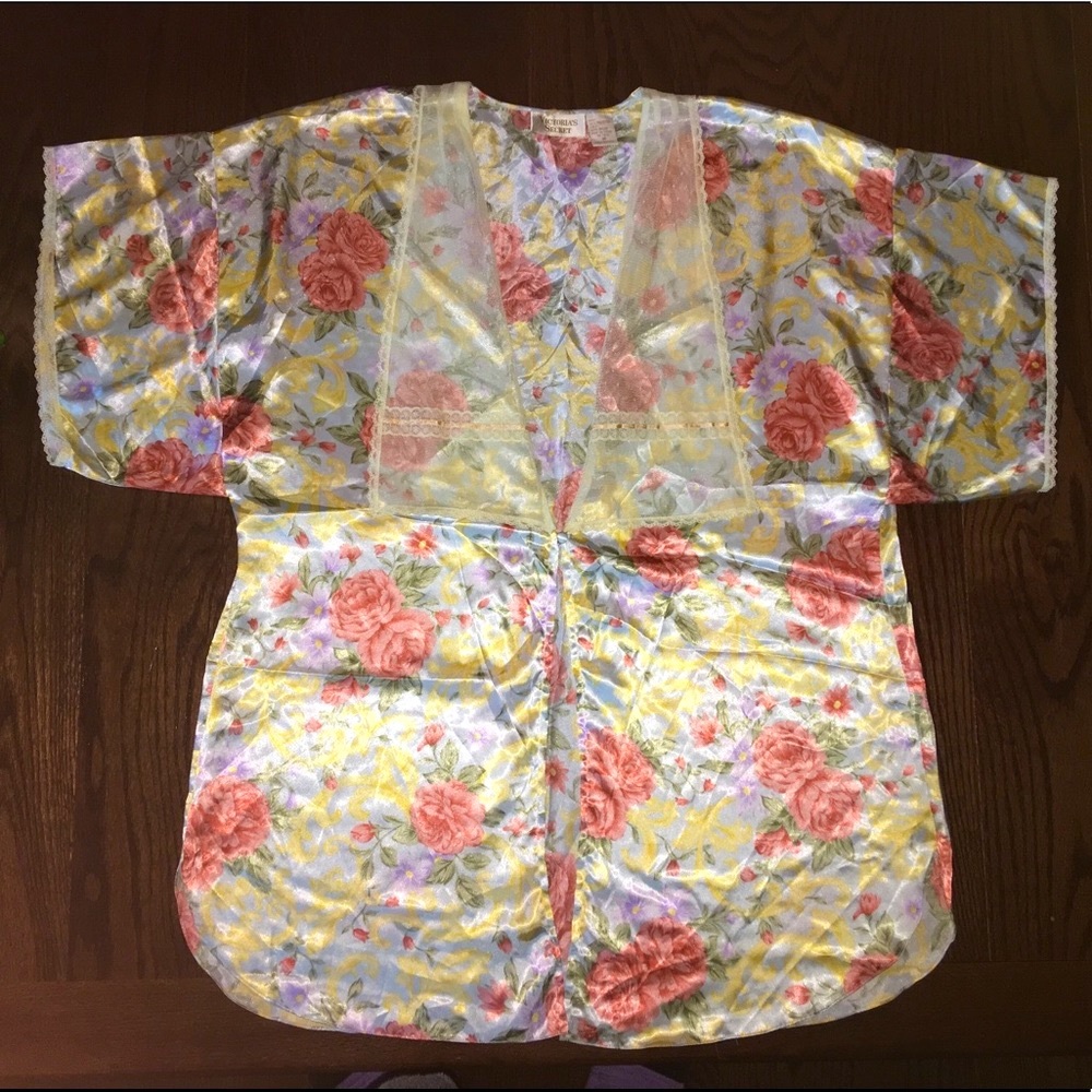 🌼Victoria’s Secret romantic floral kimono robe